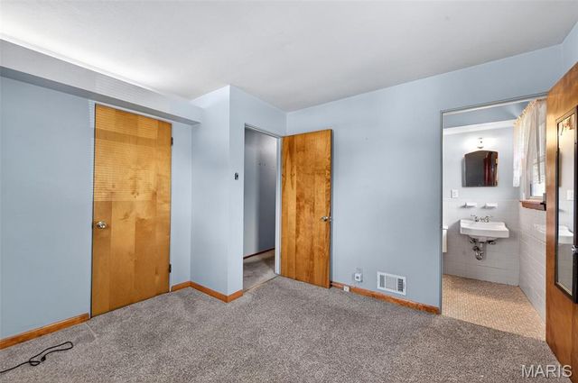 10128 Isabelle Place, St Ann, MO 63074