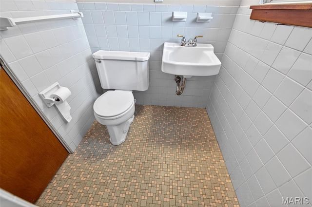 10128 Isabelle Place, St Ann, MO 63074