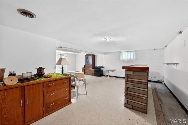 10128 Isabelle Place, St Ann, MO 63074