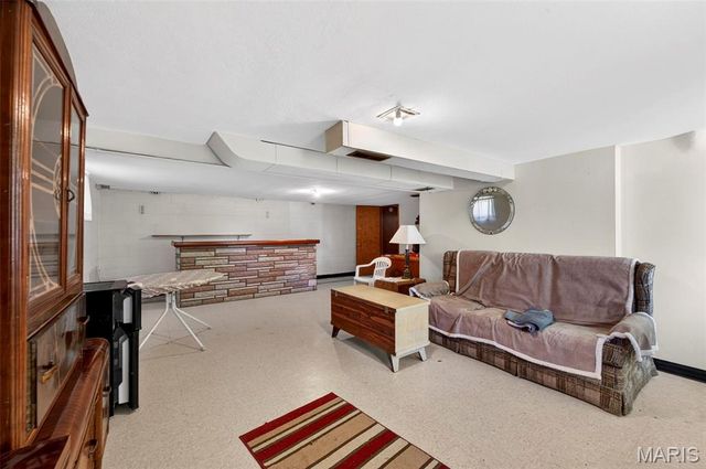 10128 Isabelle Place, St Ann, MO 63074