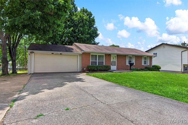 10128 Isabelle Place, St Ann, MO 63074