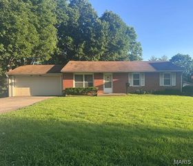 10128 Isabelle Place, St Ann, MO 63074