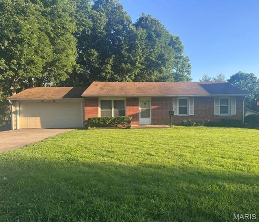 10128 Isabelle Place, St Ann, MO 63074
