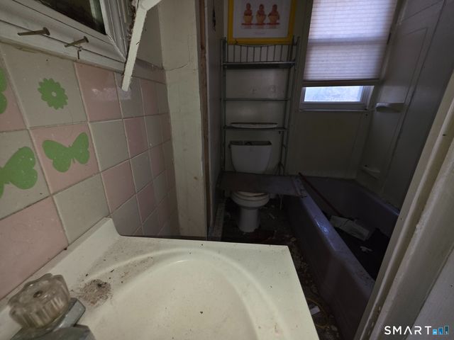 48 Taylor Street, Waterbury, CT 06702