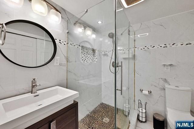 375 Kingston Court, West New York, NJ 07093