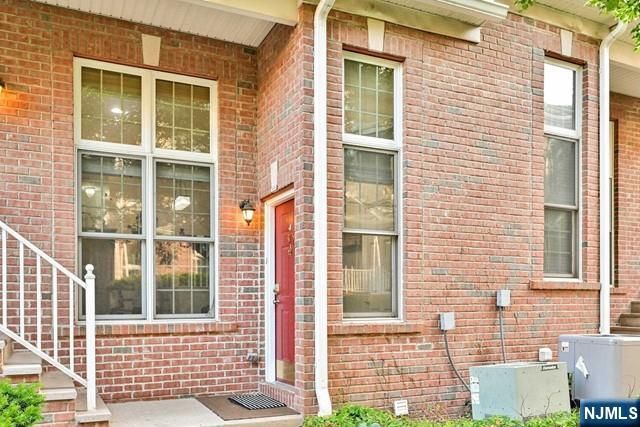 375 Kingston Court, West New York, NJ 07093