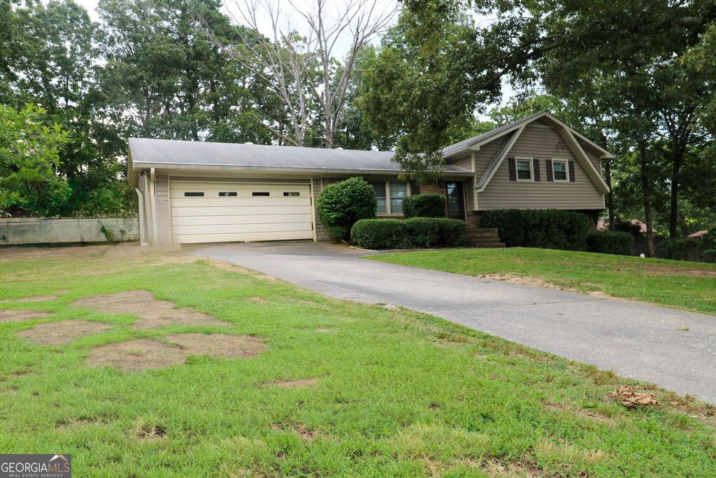 2 Thornwood Drive SW, Rome, GA 30165