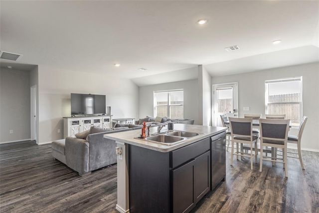 9504 Saddle Drive, Yukon, OK 73099