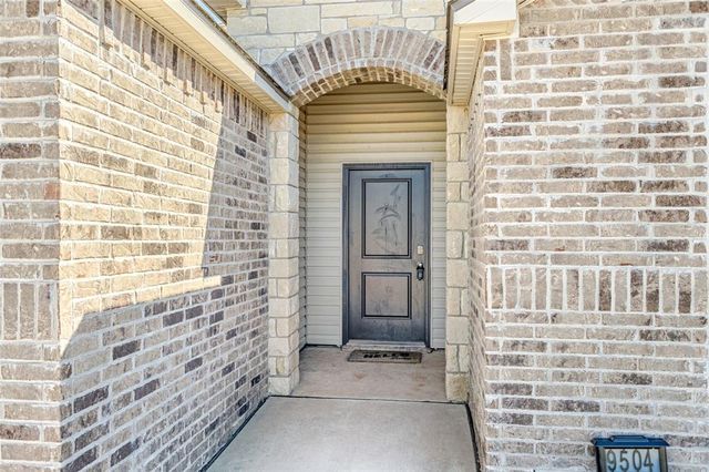 9504 Saddle Drive, Yukon, OK 73099