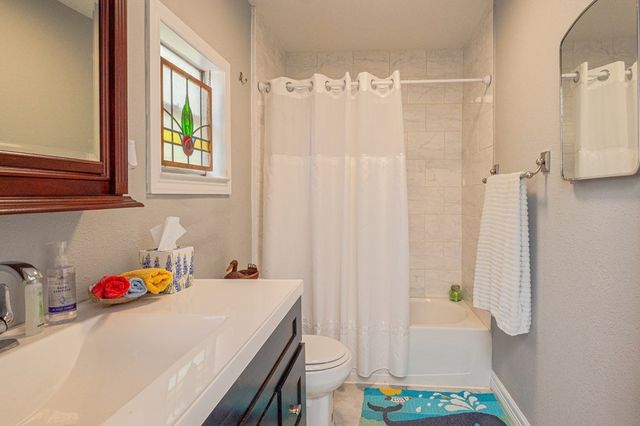 1705 Rhodes Ave W, Aransas Pass, TX 78336