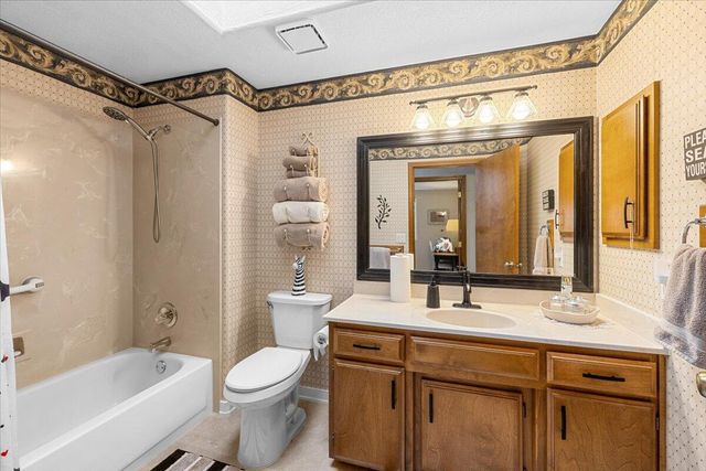 2213 Westfall Circle, Medford, OR 97504