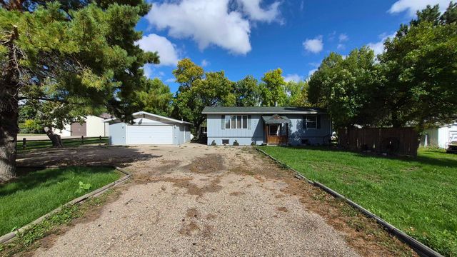 4901 35th Ave SE, Minot, ND 58701