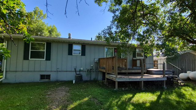 4901 35th Ave SE, Minot, ND 58701