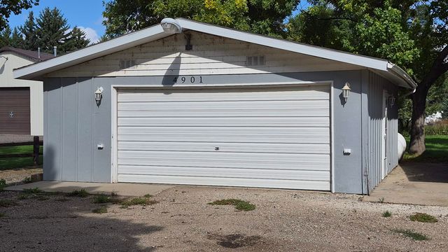 4901 35th Ave SE, Minot, ND 58701