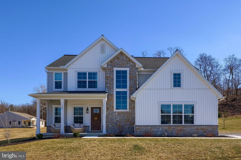 168 FORGE DR, Lebanon, PA 17042