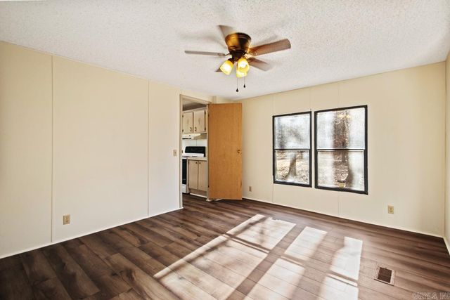 19921 Philis Dr, Hensley, AR 72065