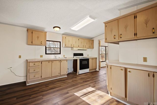 19921 Philis Dr, Hensley, AR 72065