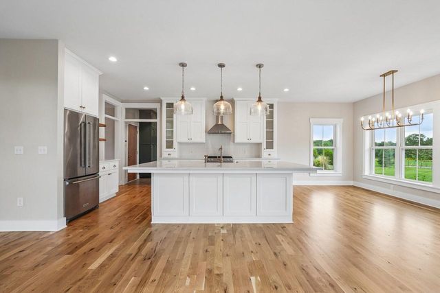 N52W30598 Moraine DRIVE, Hartland, WI 53029