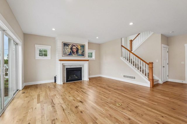 N52W30598 Moraine DRIVE, Hartland, WI 53029