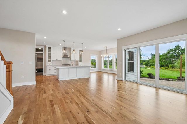 N52W30598 Moraine DRIVE, Hartland, WI 53029