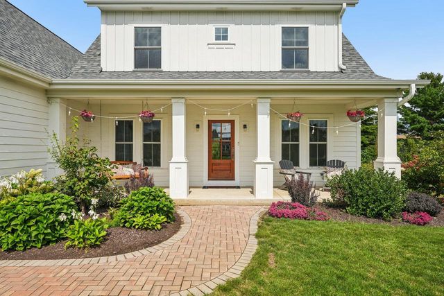 N52W30598 Moraine DRIVE, Hartland, WI 53029
