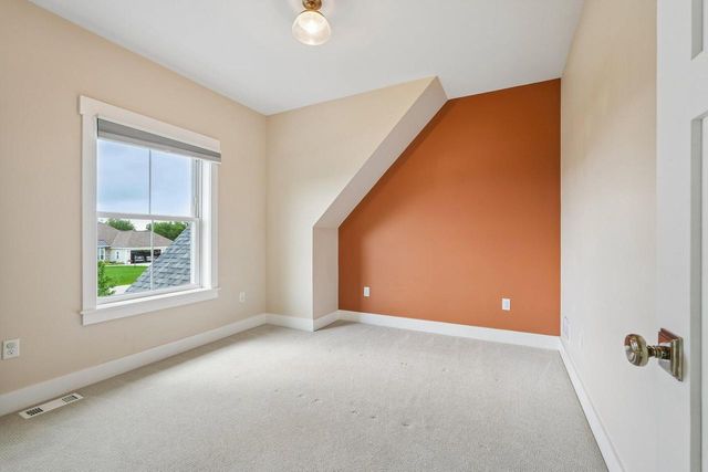 N52W30598 Moraine DRIVE, Hartland, WI 53029