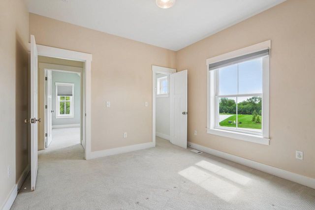N52W30598 Moraine DRIVE, Hartland, WI 53029