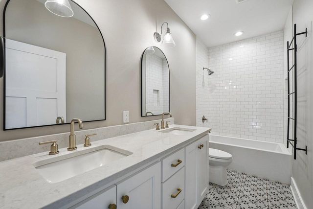 N52W30598 Moraine DRIVE, Hartland, WI 53029