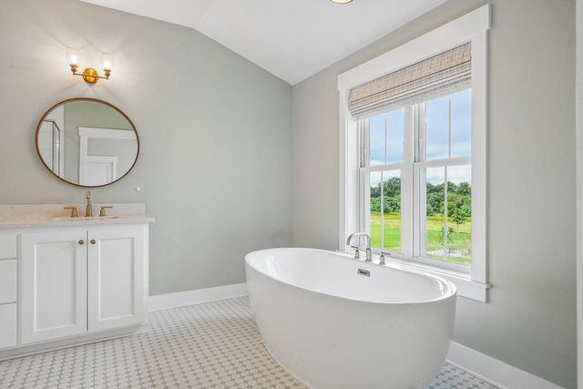 N52W30598 Moraine DRIVE, Hartland, WI 53029