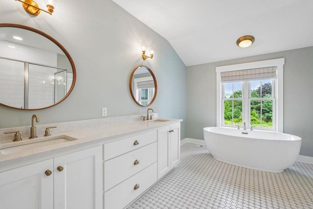 N52W30598 Moraine DRIVE, Hartland, WI 53029
