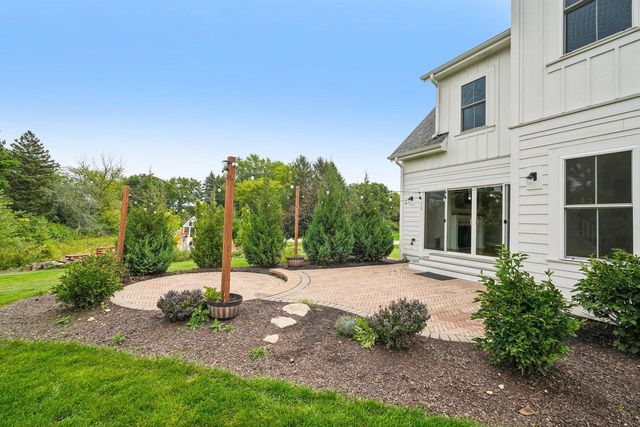 N52W30598 Moraine DRIVE, Hartland, WI 53029