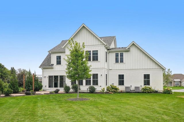 N52W30598 Moraine DRIVE, Hartland, WI 53029