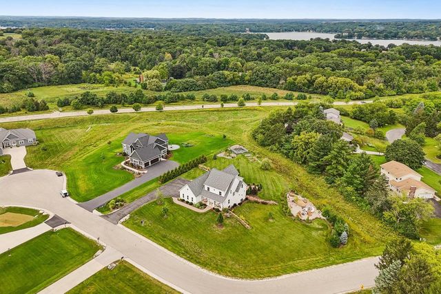 N52W30598 Moraine DRIVE, Hartland, WI 53029