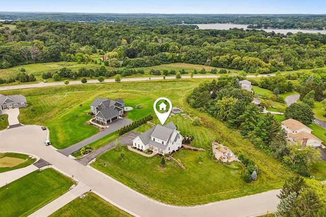 N52W30598 Moraine DRIVE, Hartland, WI 53029