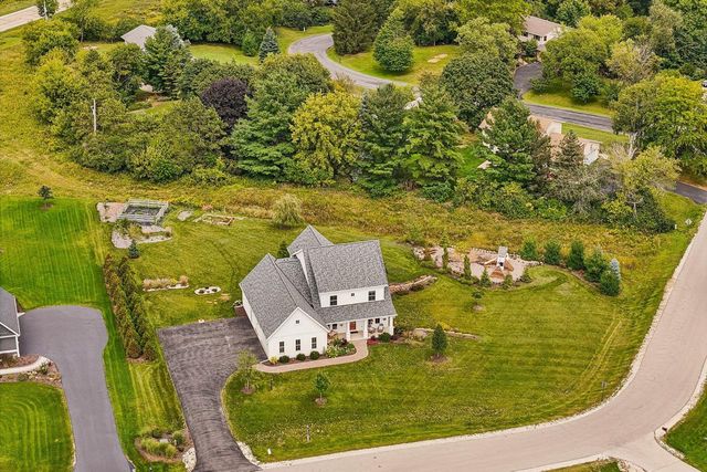 N52W30598 Moraine DRIVE, Hartland, WI 53029