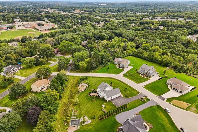 N52W30598 Moraine DRIVE, Hartland, WI 53029