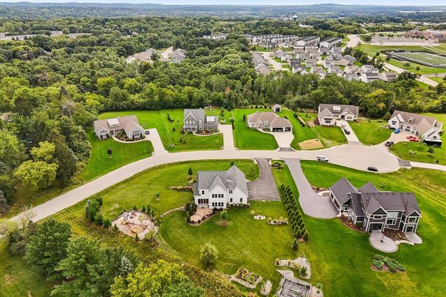 N52W30598 Moraine DRIVE, Hartland, WI 53029