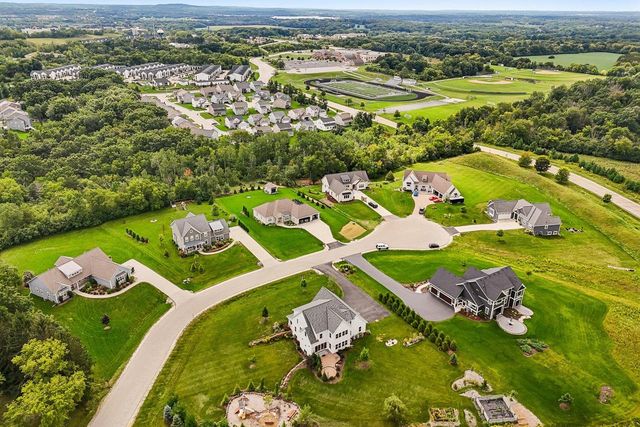N52W30598 Moraine DRIVE, Hartland, WI 53029