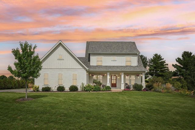 N52W30598 Moraine DRIVE, Hartland, WI 53029