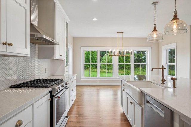 N52W30598 Moraine DRIVE, Hartland, WI 53029