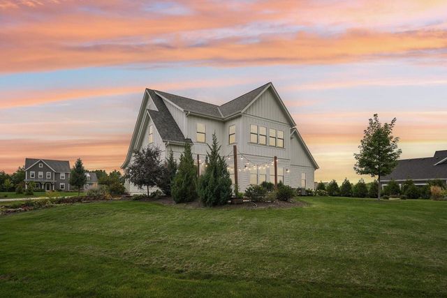 N52W30598 Moraine DRIVE, Hartland, WI 53029