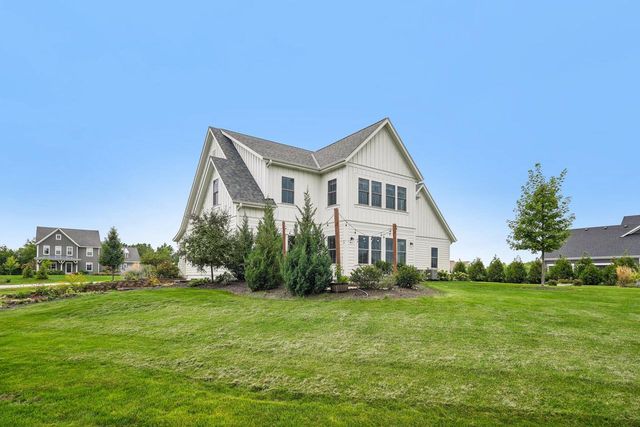 N52W30598 Moraine DRIVE, Hartland, WI 53029