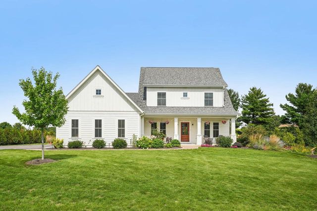 N52W30598 Moraine DRIVE, Hartland, WI 53029