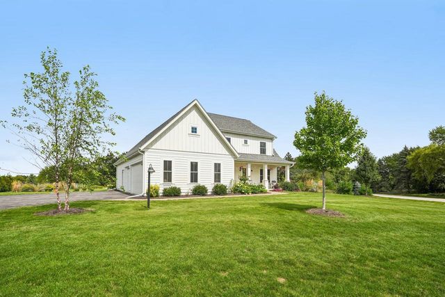 N52W30598 Moraine DRIVE, Hartland, WI 53029