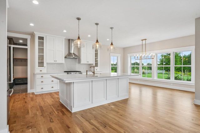 N52W30598 Moraine DRIVE, Hartland, WI 53029