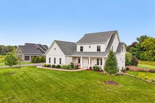 N52W30598 Moraine DRIVE, Hartland, WI 53029