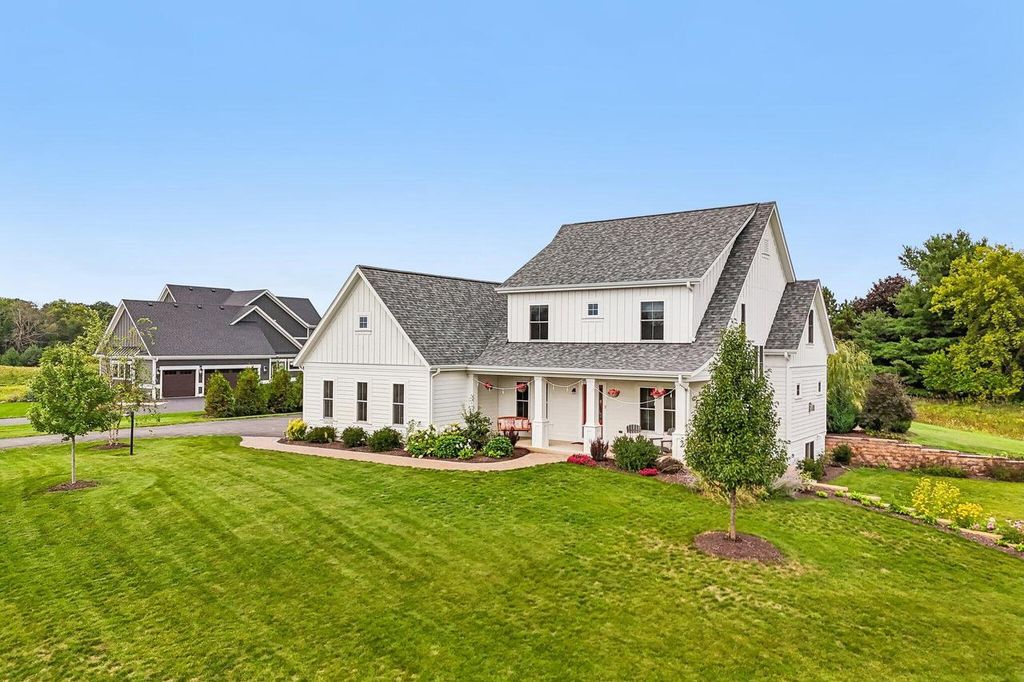 N52W30598 Moraine DRIVE, Hartland, WI 53029
