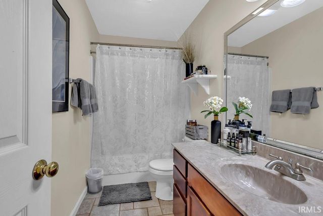 3244 S Southern Oaks Drive, Bloomington, IN 47401