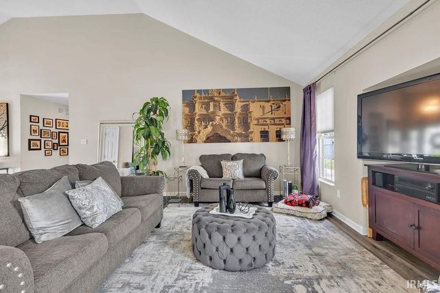 3244 S Southern Oaks Drive, Bloomington, IN 47401