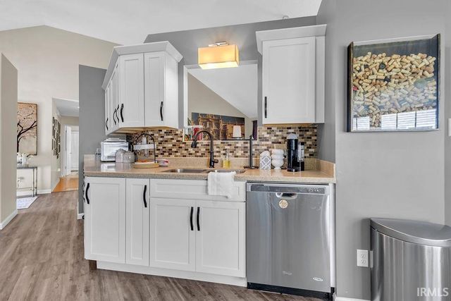 3244 S Southern Oaks Drive, Bloomington, IN 47401